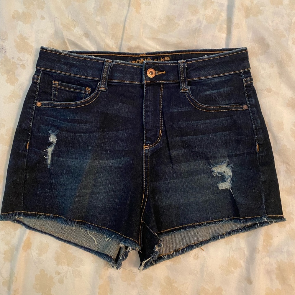 Junior’s Arizona Jeans Co. dark-wash high waisted jean shorts size 9